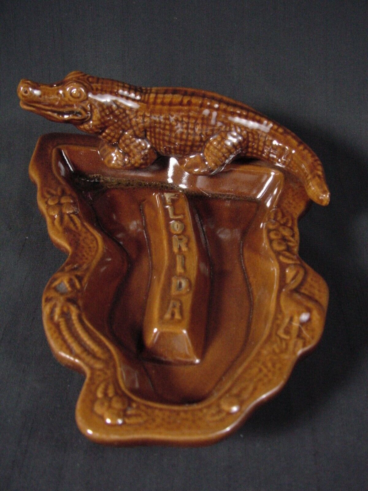 Florida Travel Souvenir Ashtray Alligator Shape Of State Vintage Glazed Pottery