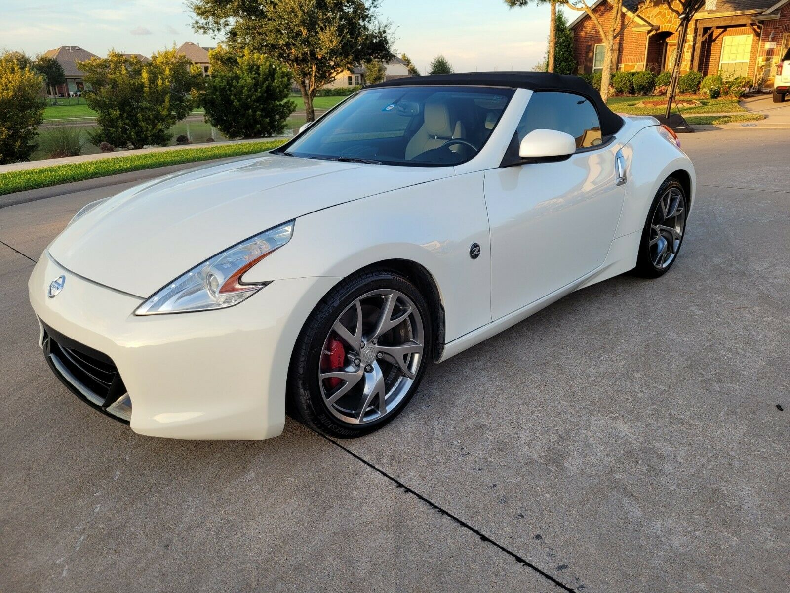 2013 Nissan 370z Touring Convertible 3.7l  2d 2013 Nissan 370z Convertible, Touring,gps,camera,cooled Seats Leather No Reserve
